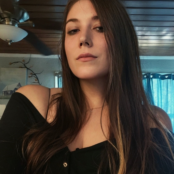 Meet your Posher, Erin (smoke free home) - Picture 4 of 8